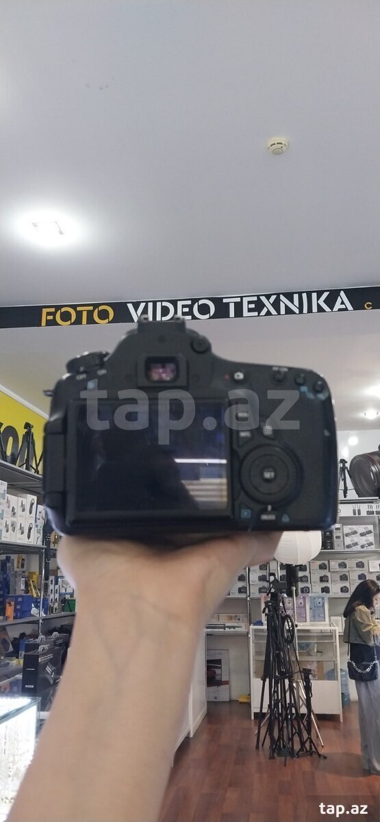 Canon EOS 60D 18-55 lens (2)