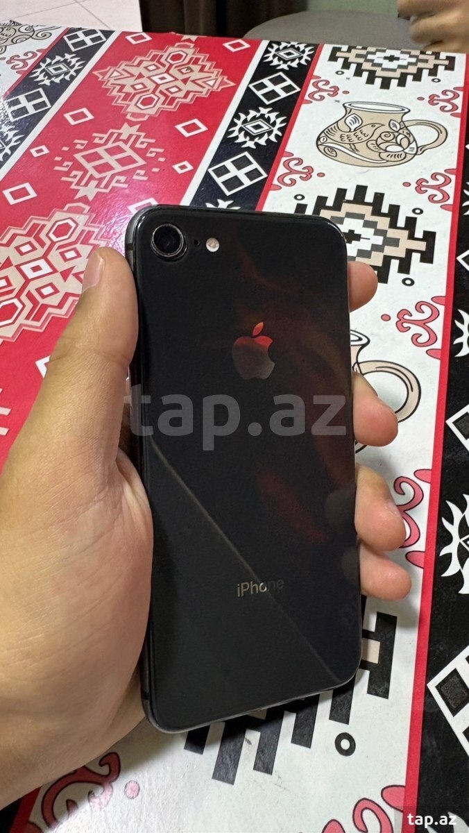 Apple iPhone 8 Space Gray 64GB (2)