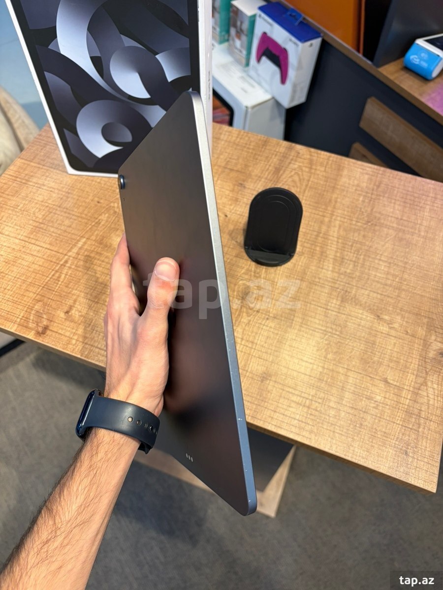 Apple iPad Air M1 Space Gray, 64GB (3)