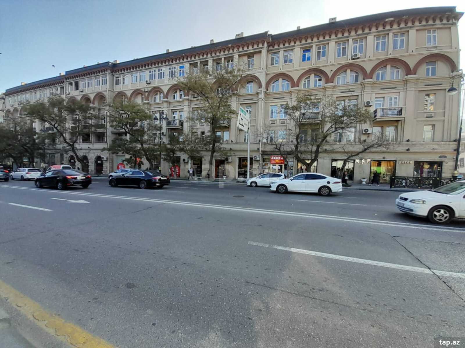3-otaqlı mənzil, Bakıxanov küç. 30, 93.3 m²