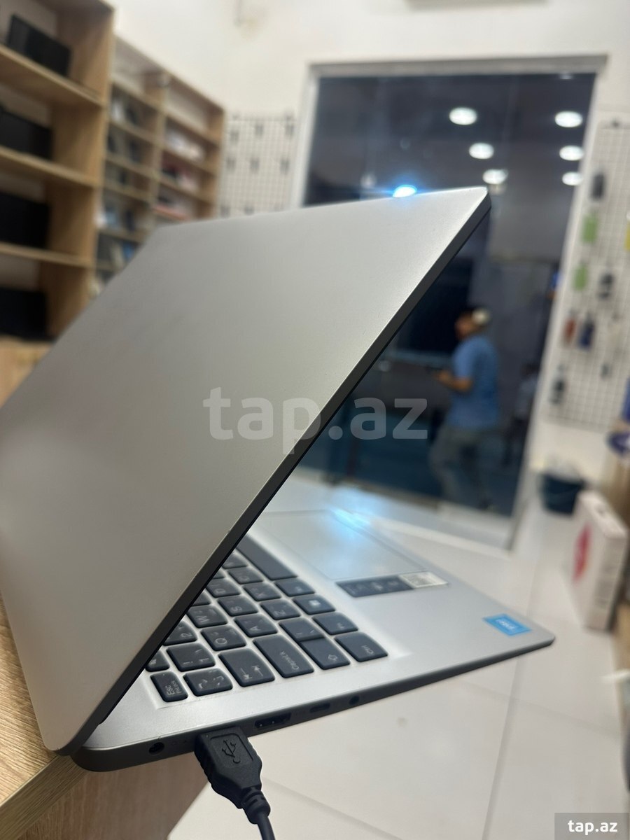 Noutbuk Lenovo (2)