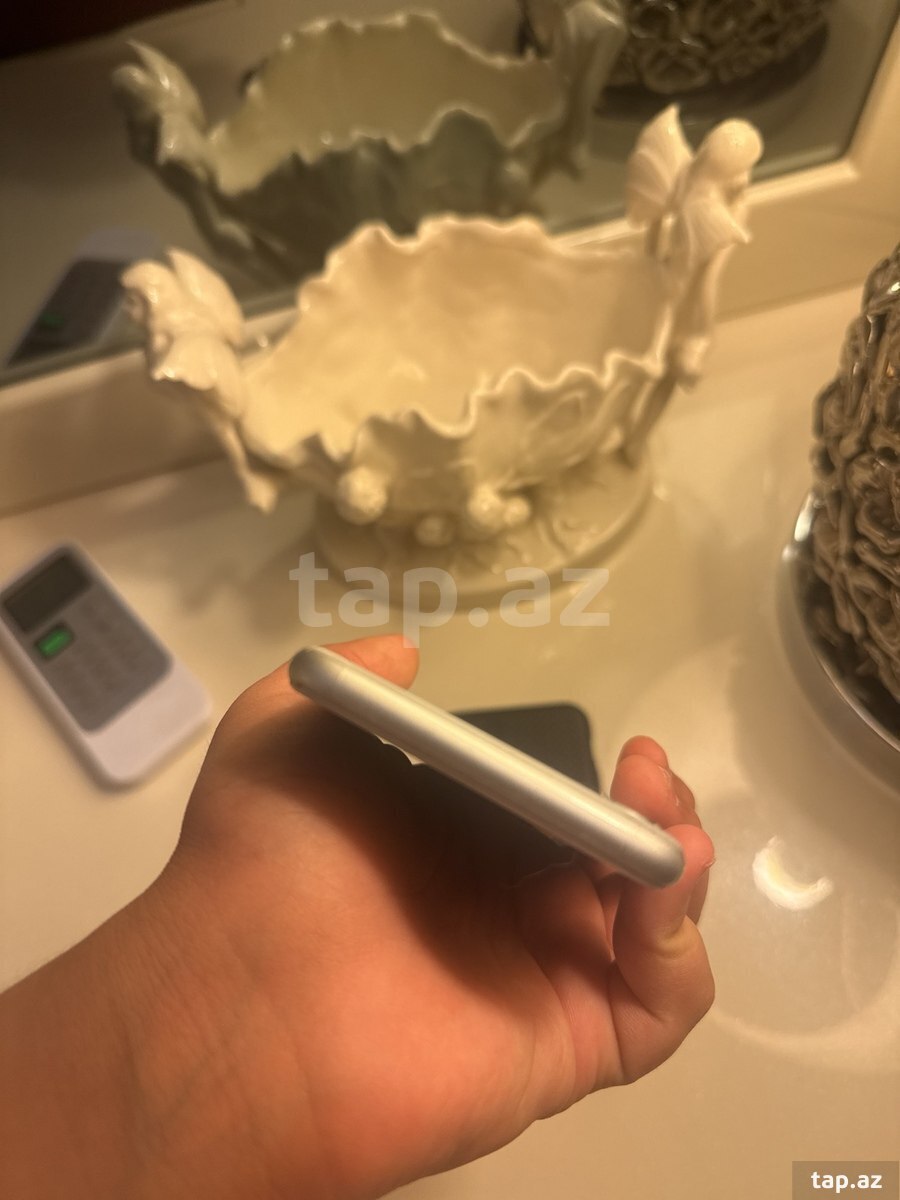 Apple iPhone 8 Silver 64GB (5)