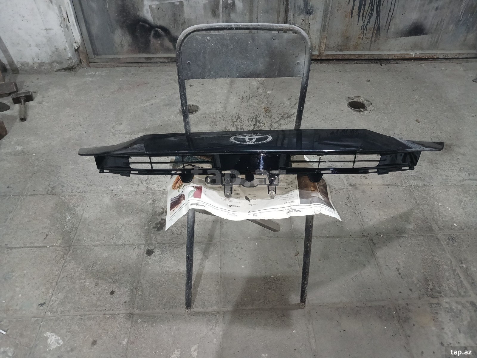 Toyota Camry 2022-2024 radiator barmaqlığı (2)