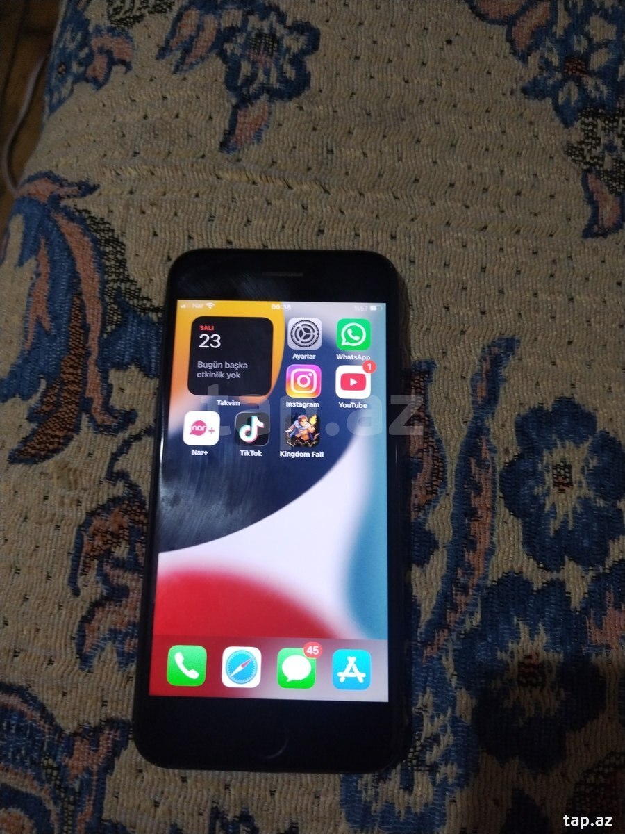 Apple iPhone 7 Black 128GB (2)