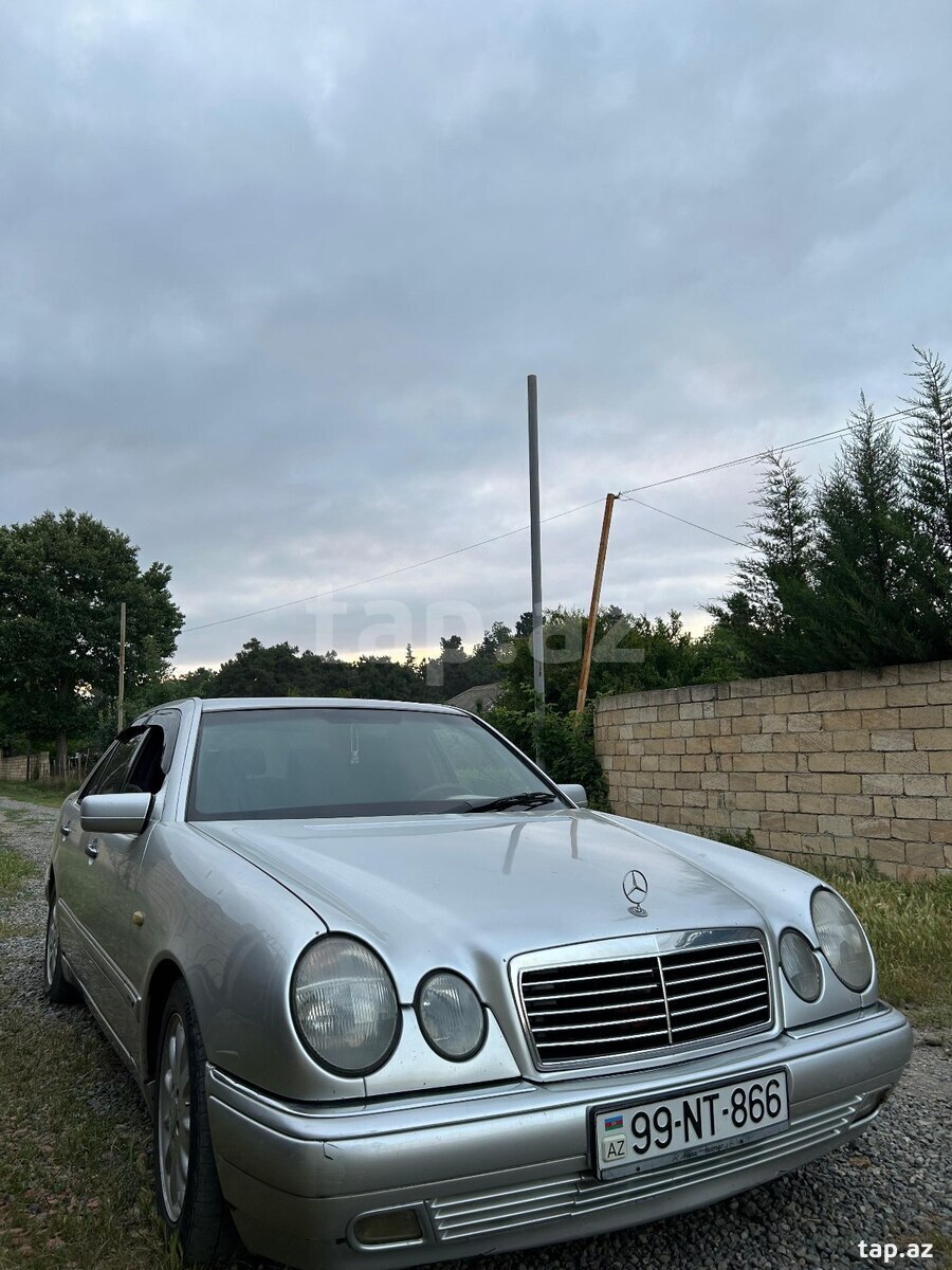 Mercedes E 240, 1998 il (12)