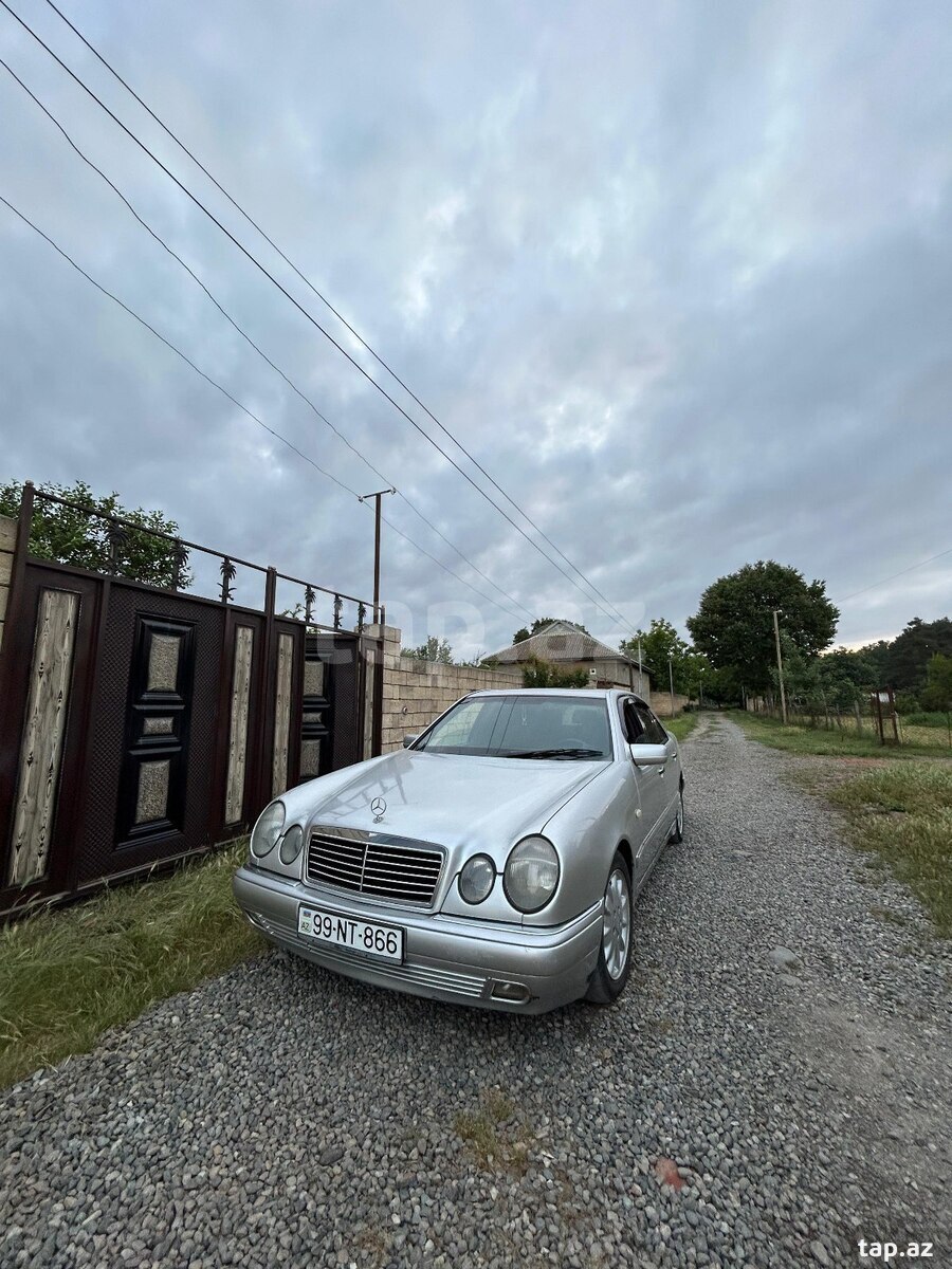 Mercedes E 240, 1998 il (13)