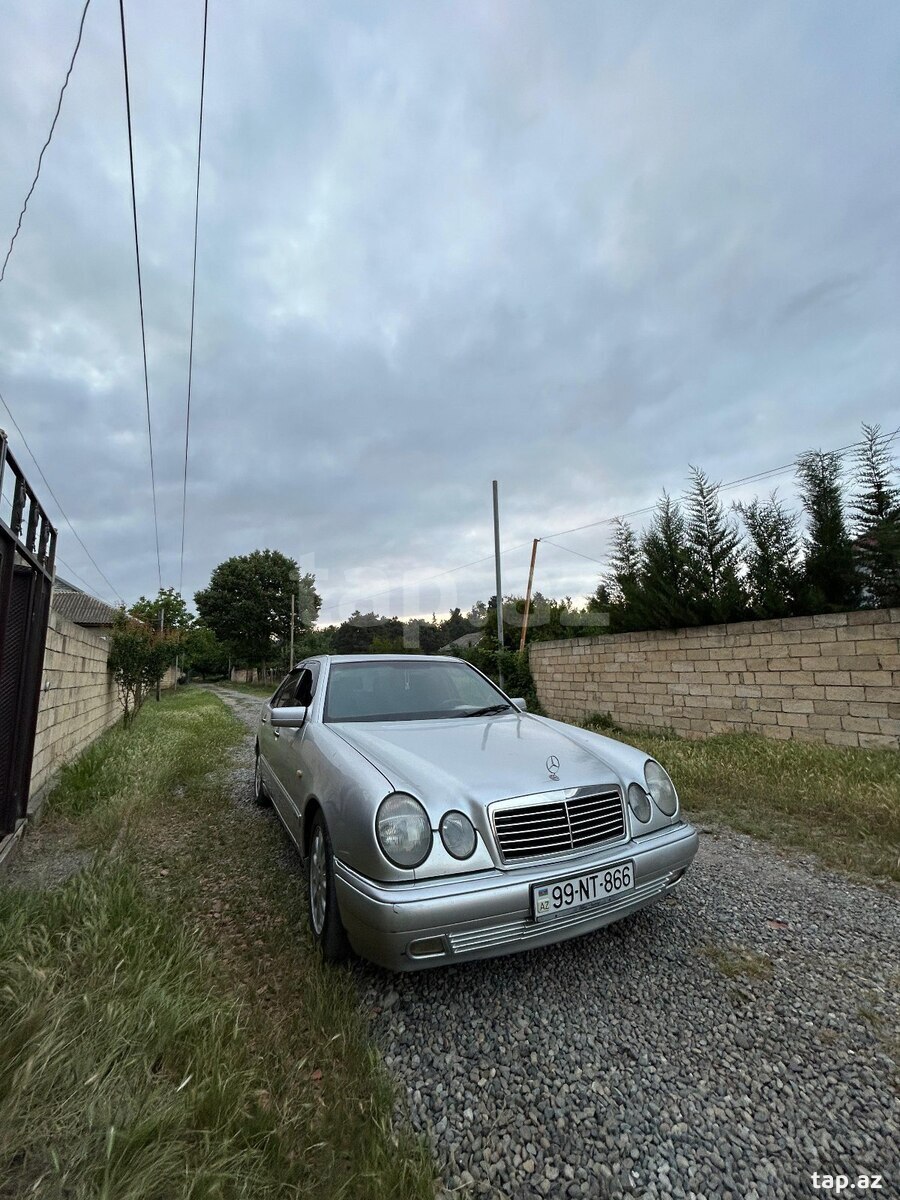 Mercedes E 240, 1998 il (14)