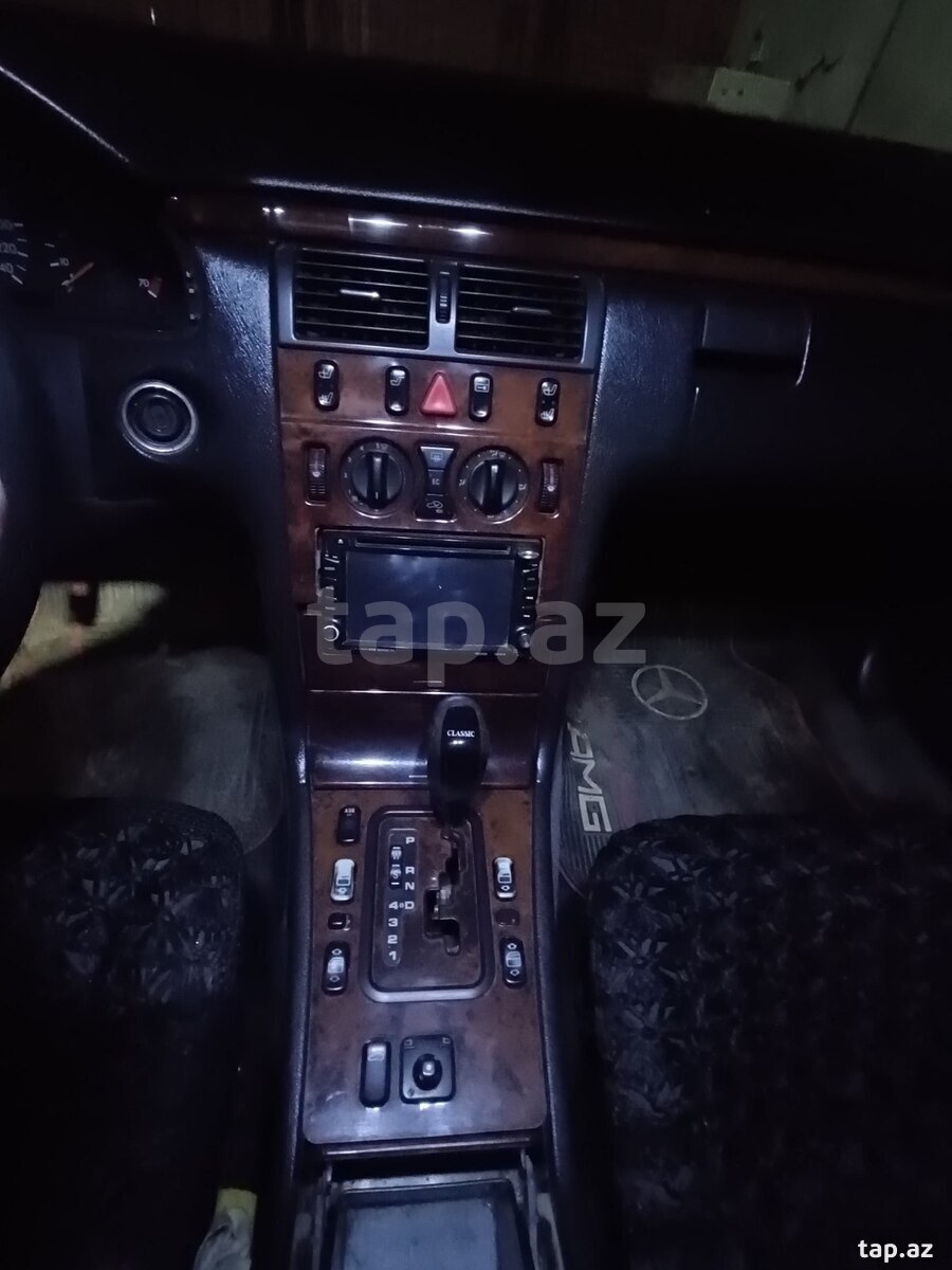 Mercedes E 240, 1998 il (18)