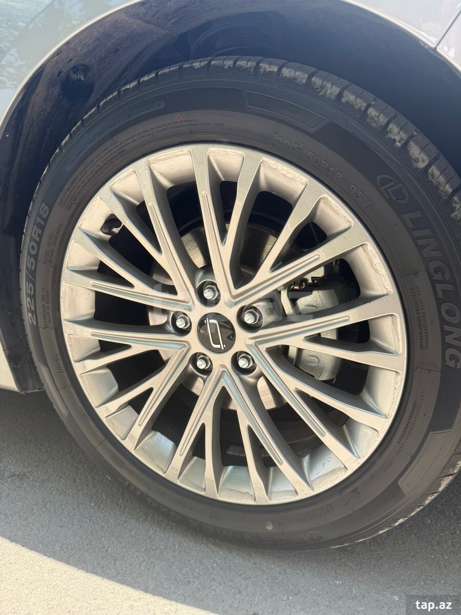 Bestune B70, 2025 il (13)
