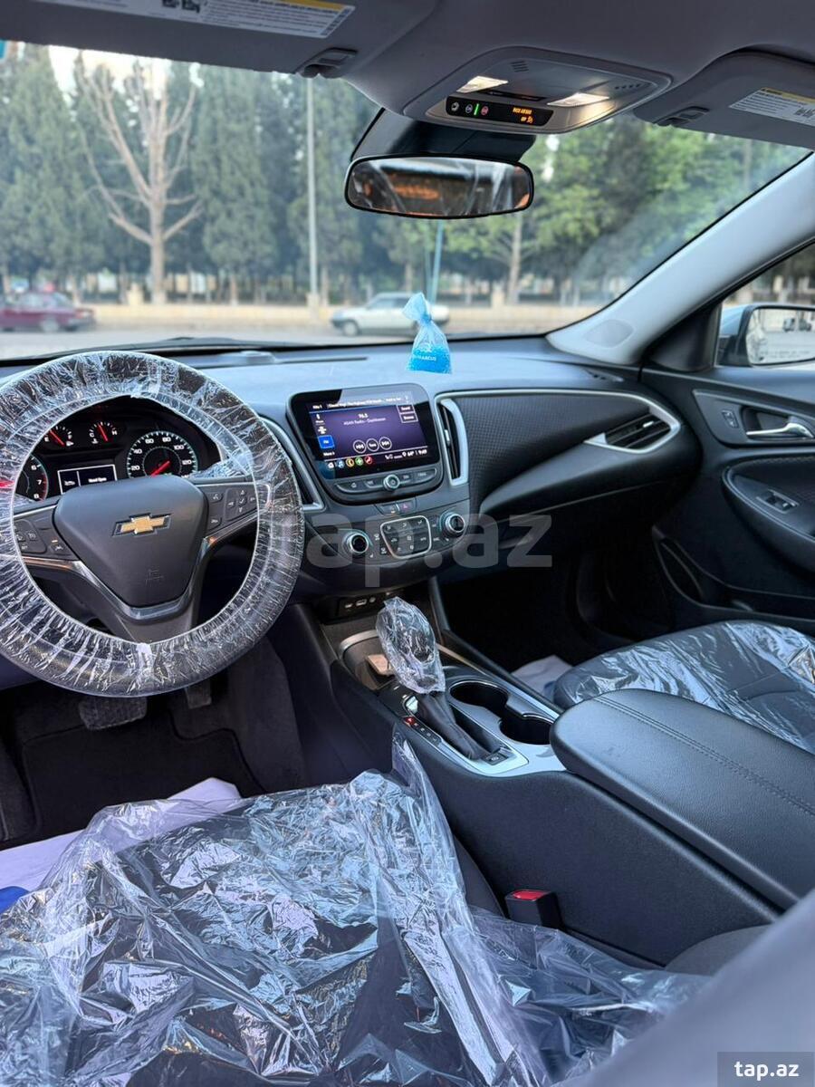 Chevrolet Malibu, 2023 il (6)