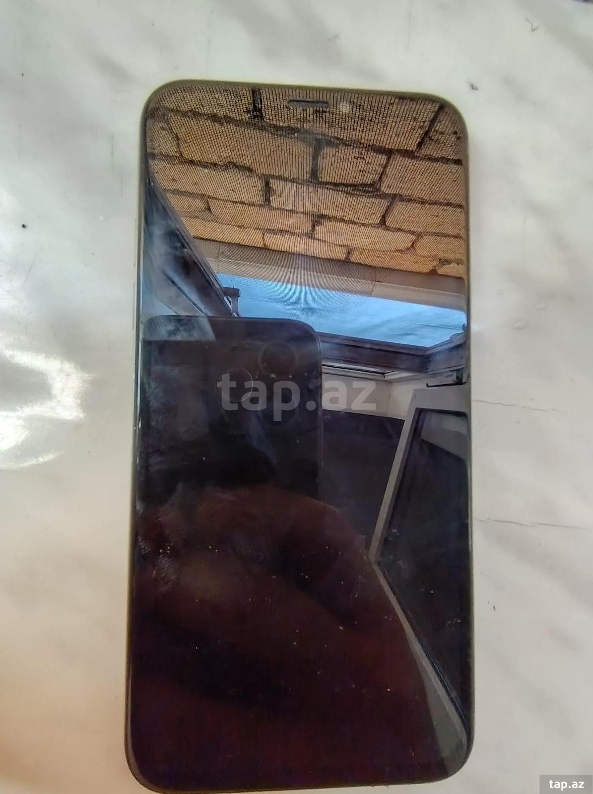 Apple iPhone X Silver 64GB/3GB (2)