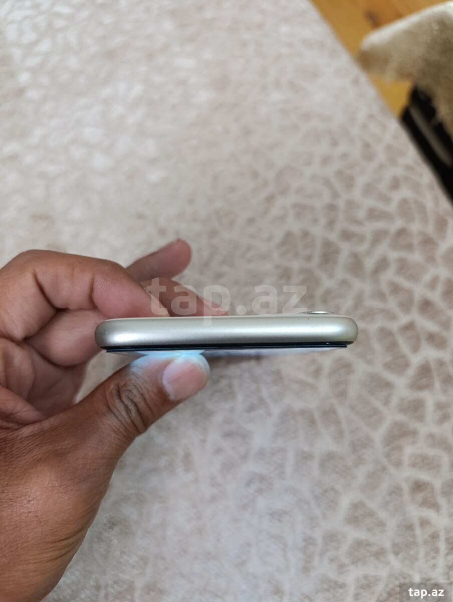 Apple iPhone 11 White 64GB/4GB (6)