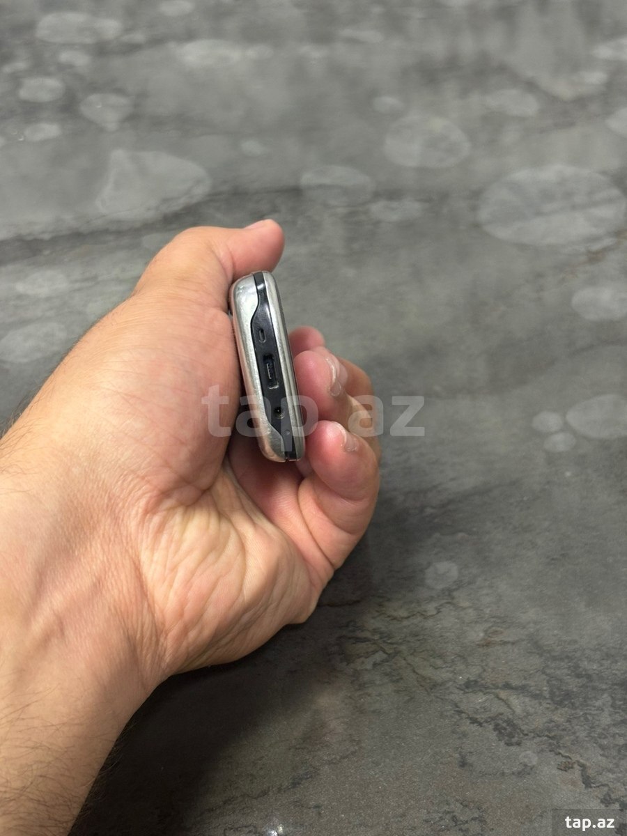 Nokia 6700 Silver Metallic (3)