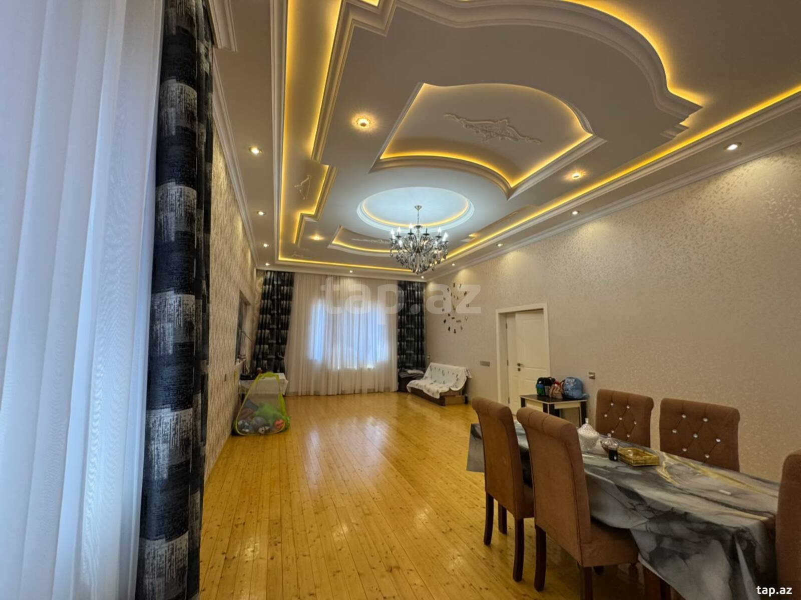 Həyət evi, Güllü bağ (15)