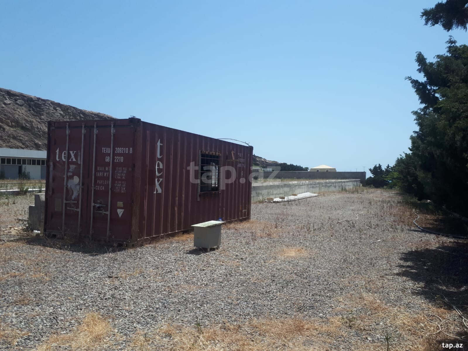 4.5 sot torpaq sahəsi, İnqilab (2)