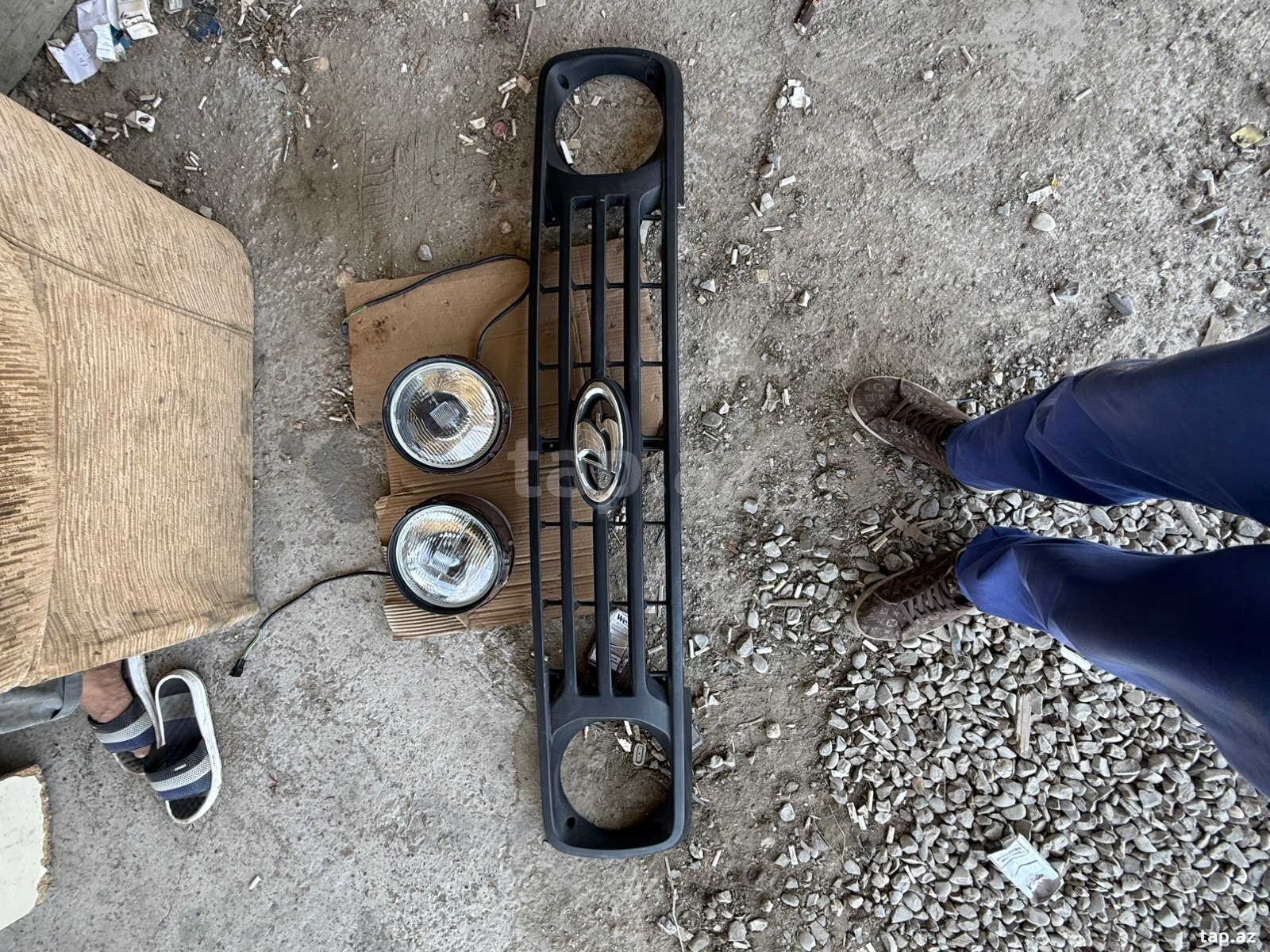 Niva faraları və radiator barmaqlığı (2)