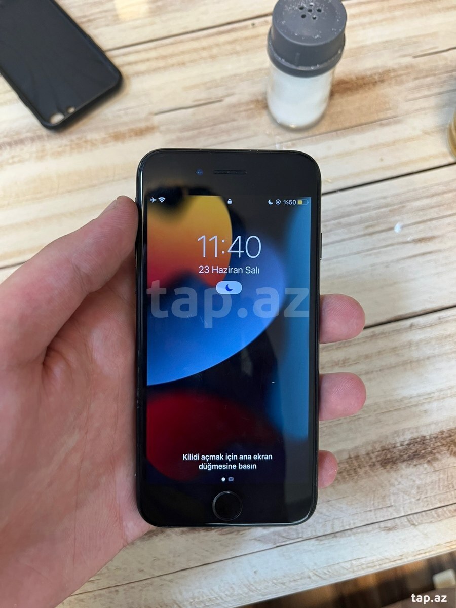 Apple iPhone 7 Jet Black 128GB (3)