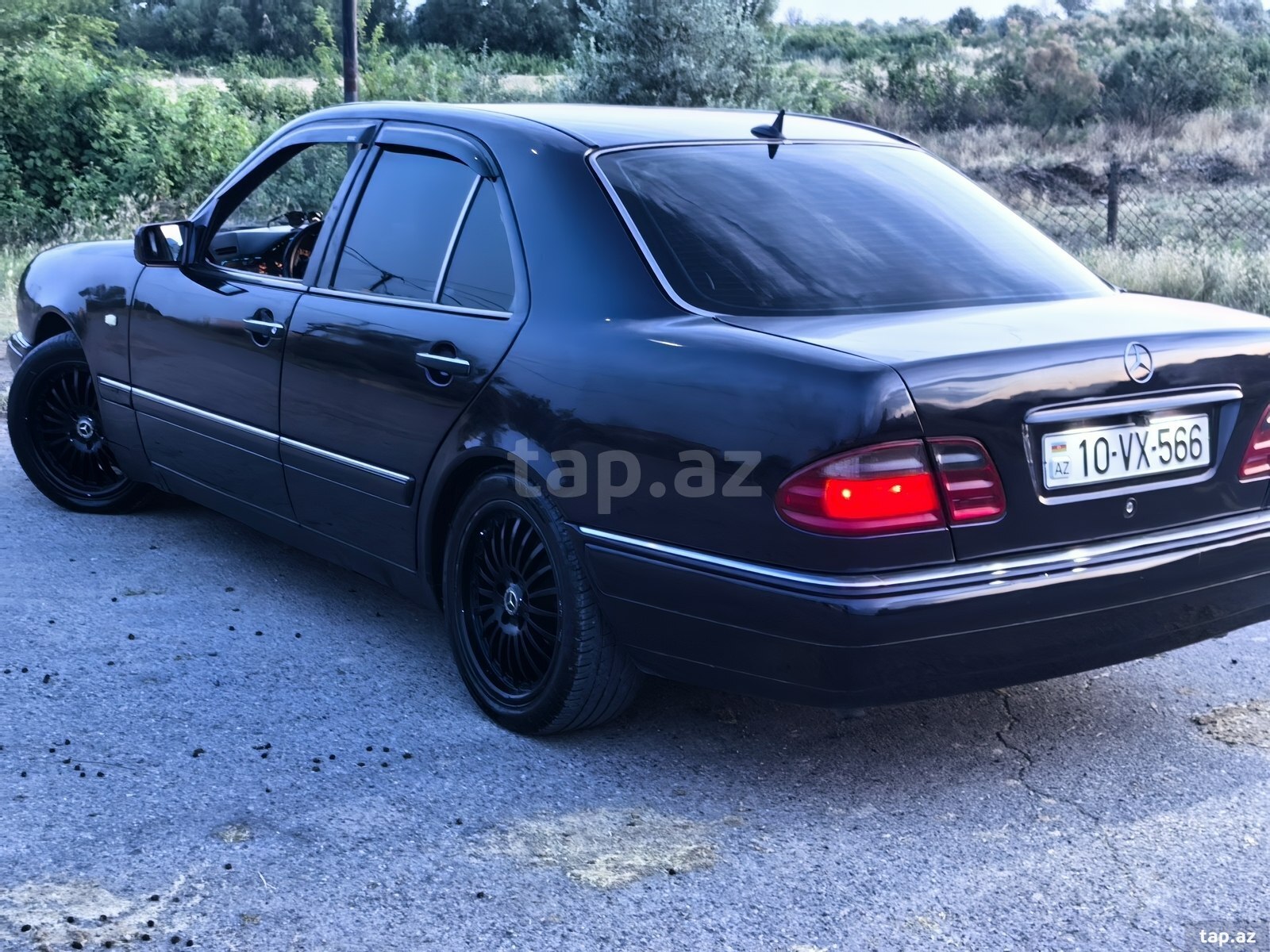 Mercedes E 230, 1996 il (7)