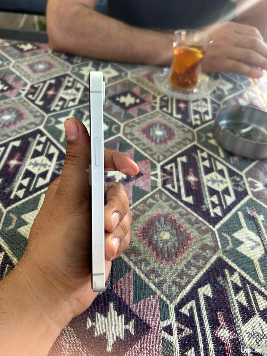 Apple iPhone 16e White 256GB/8GB (3)