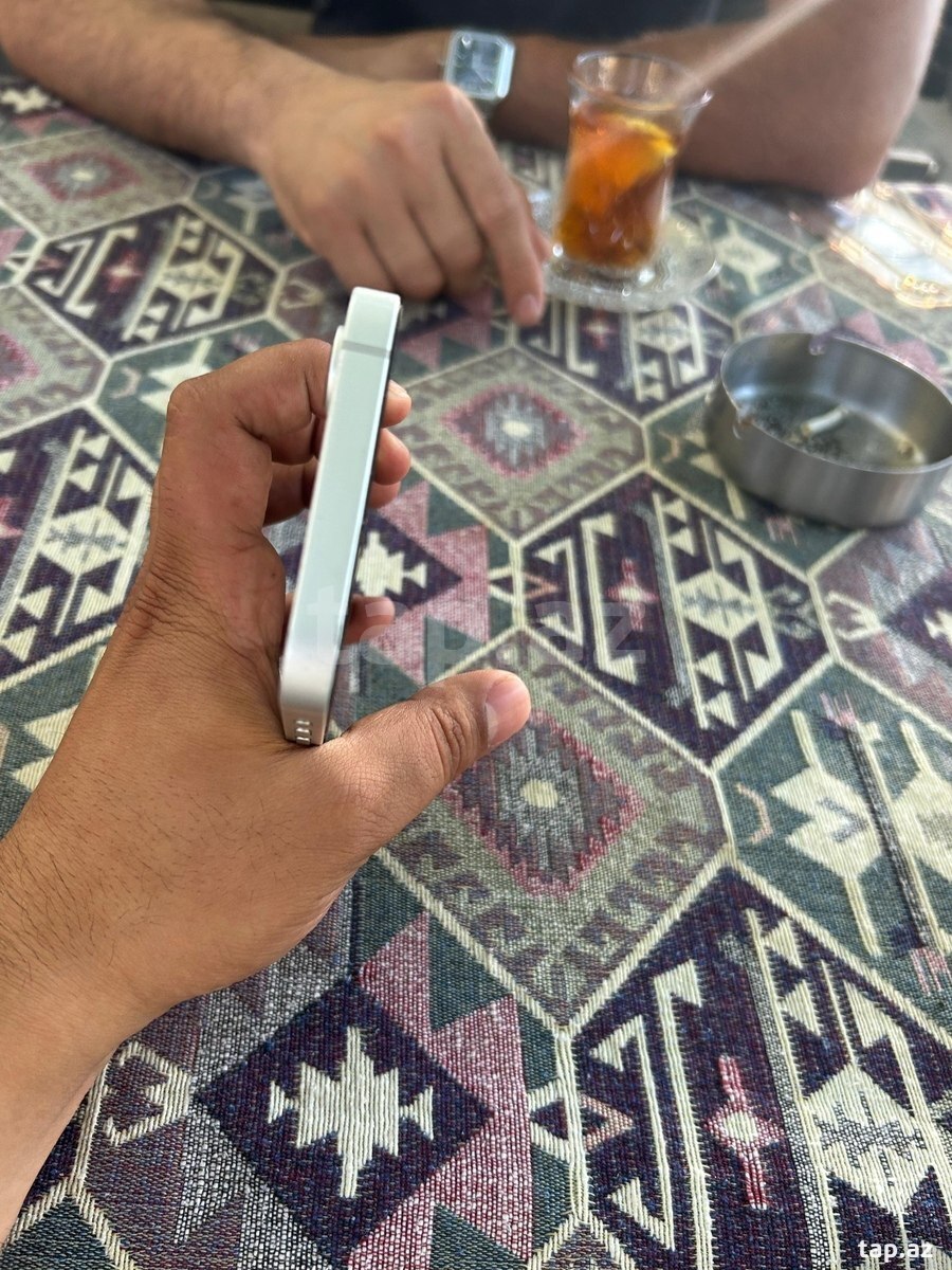 Apple iPhone 16e White 256GB/8GB (6)