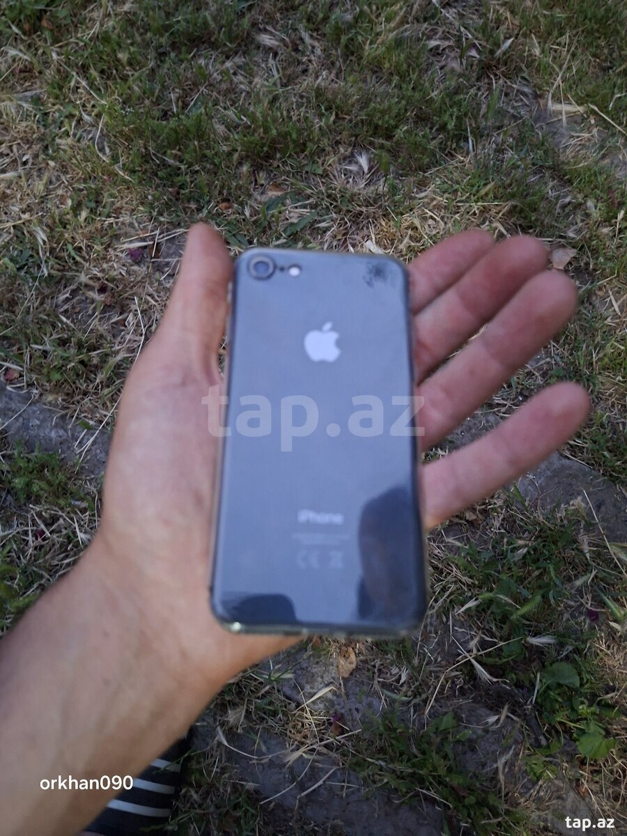 Apple iPhone 8 Space Gray 64GB (2)