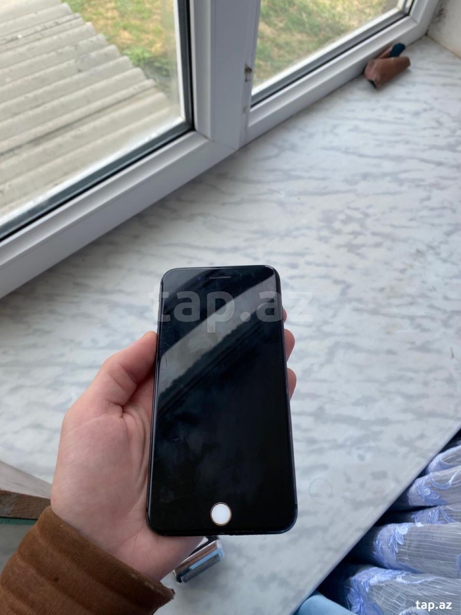 Apple iPhone 8 Plus Space Gray 64GB (2)