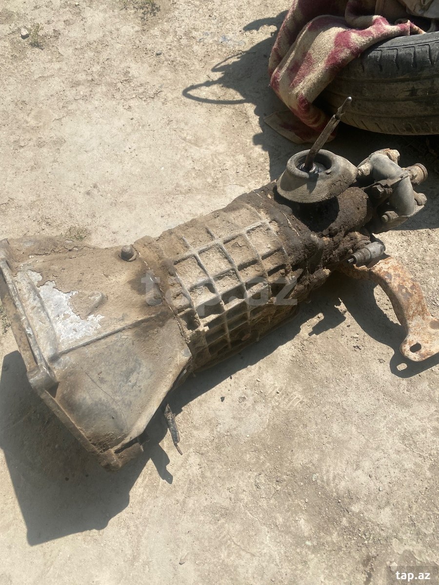 LADA (VAZ) Niva mühərrik qutusu (2)
