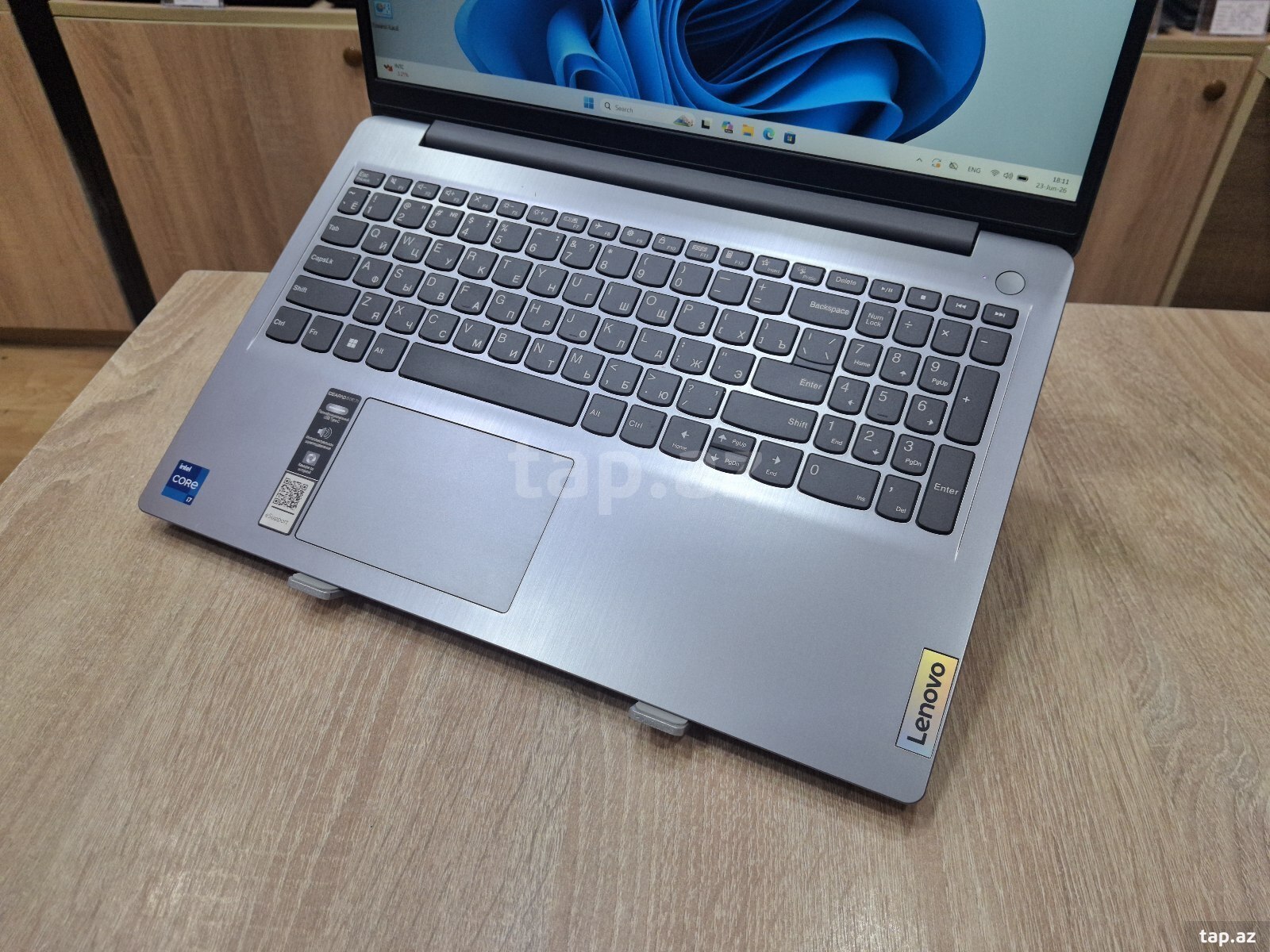 Noutbuk Lenovo i7 1255U 16GB RAM 512GB SSD (3)