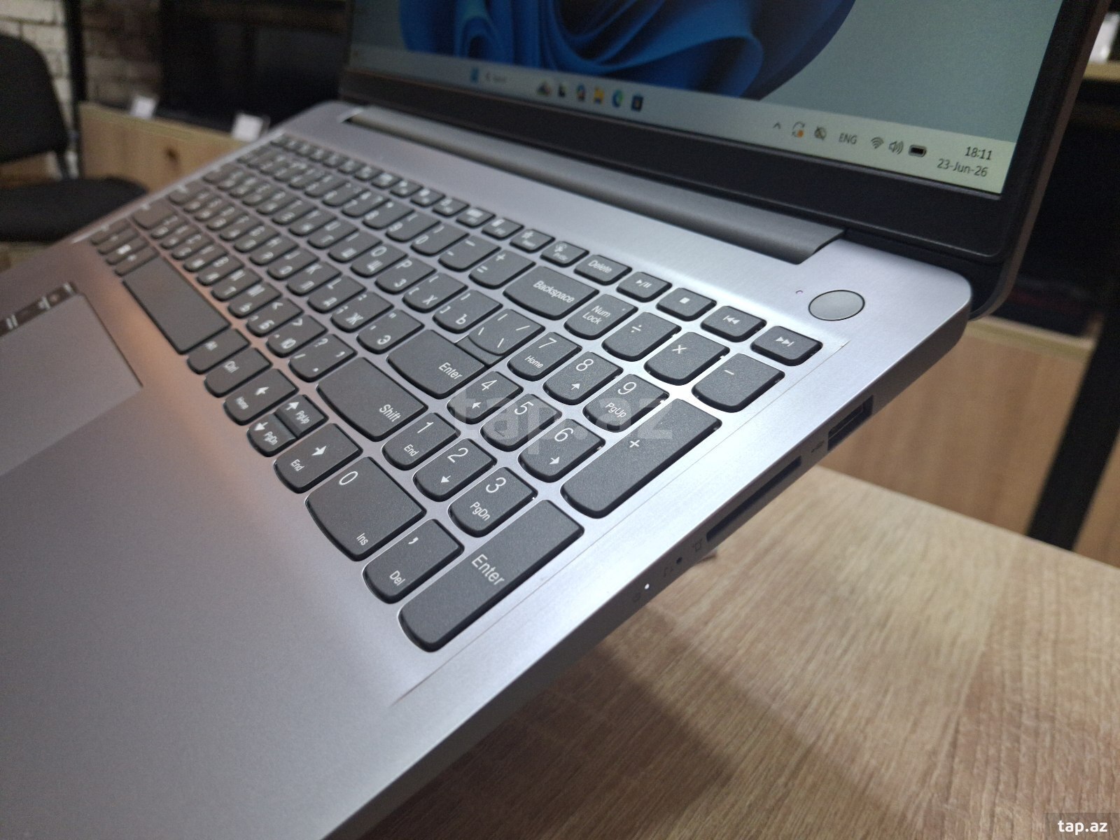 Noutbuk Lenovo i7 1255U 16GB RAM 512GB SSD (5)