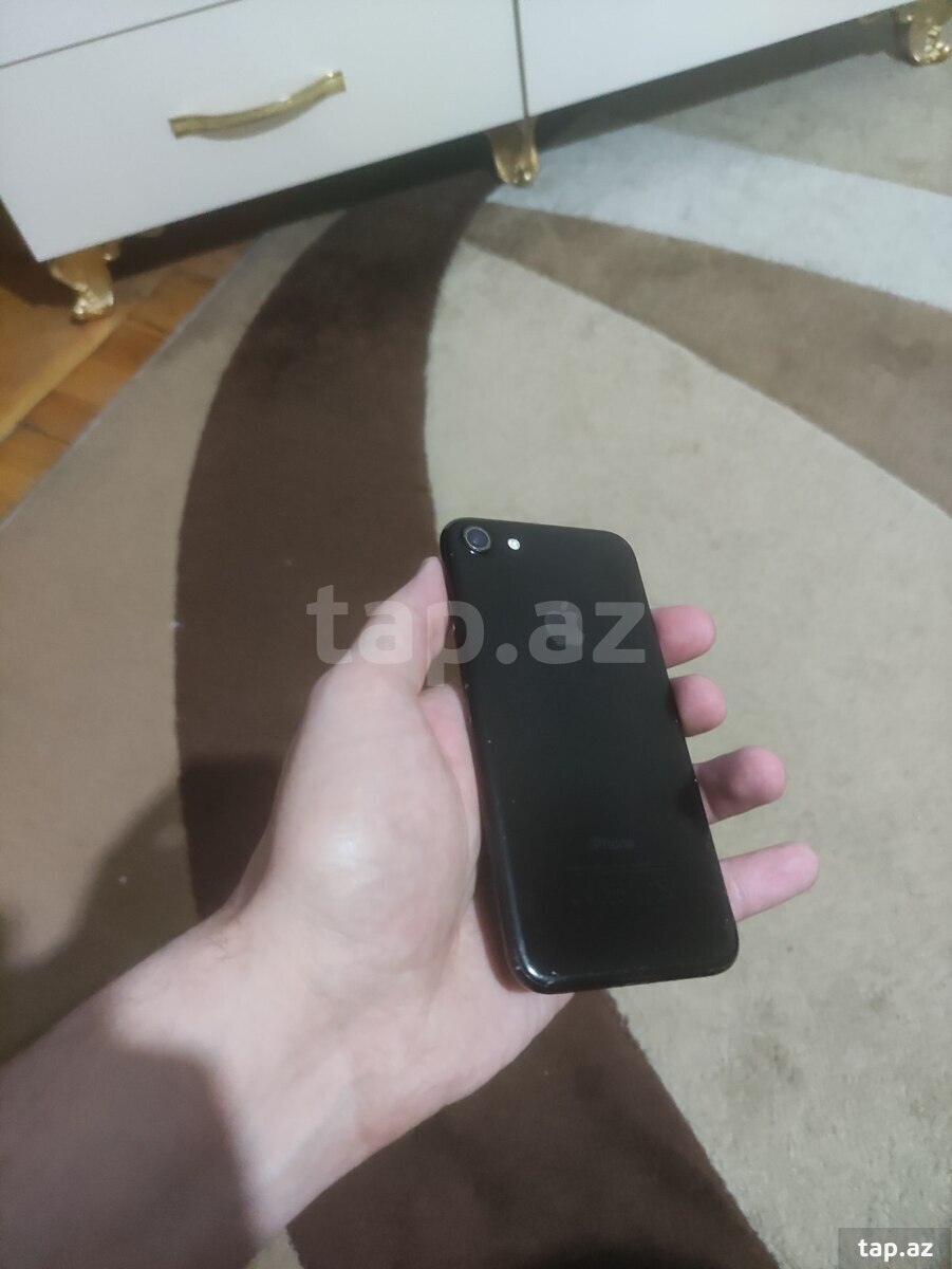 Apple iPhone 7 Jet Black 128GB (2)