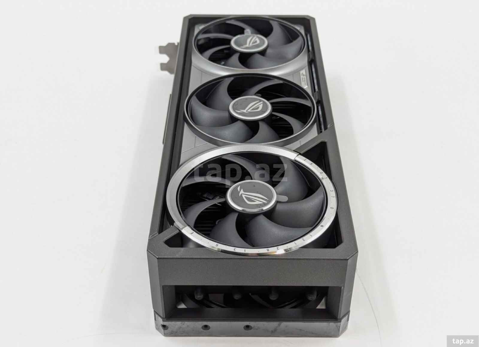Video kart Asus RTX 5080 Rog Astral OC 16GB (3)
