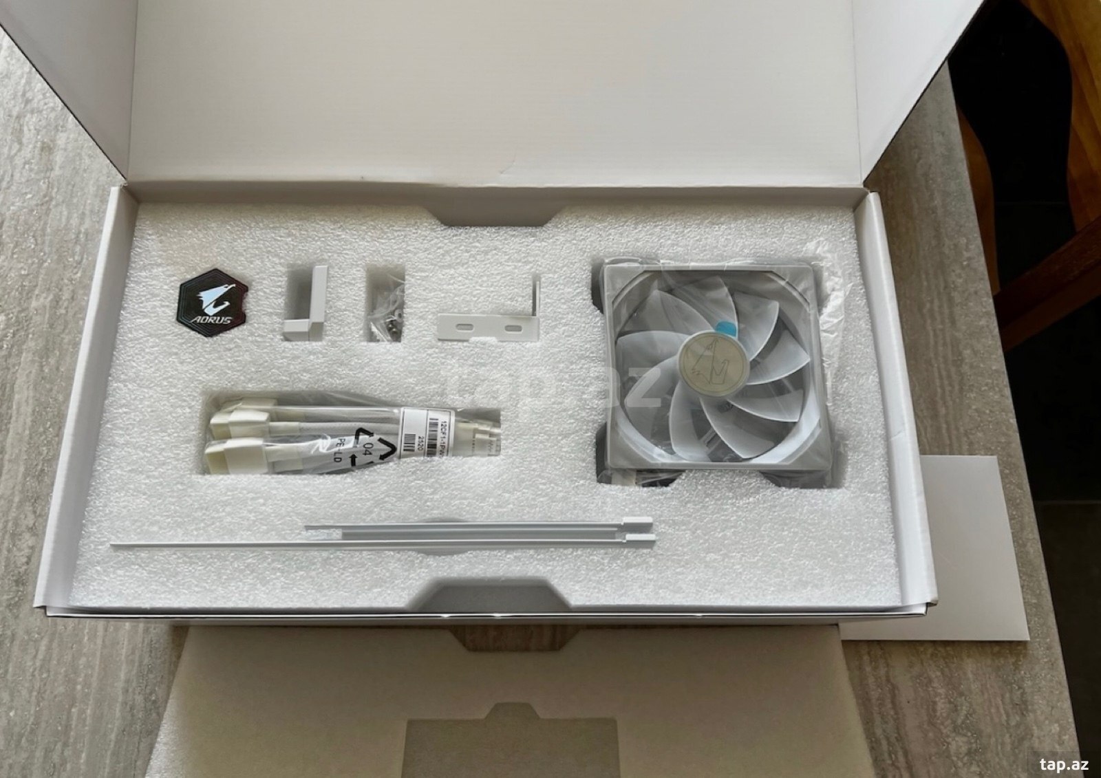 Video kart Gigabyte RTX 5090 Aorus Master Ice 32GB (4)