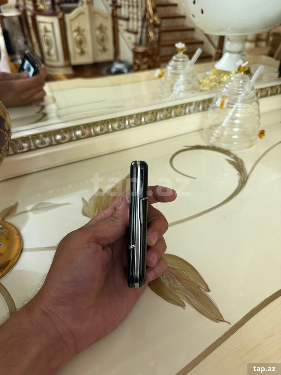 Nokia 8800 Sirocco Black (2)