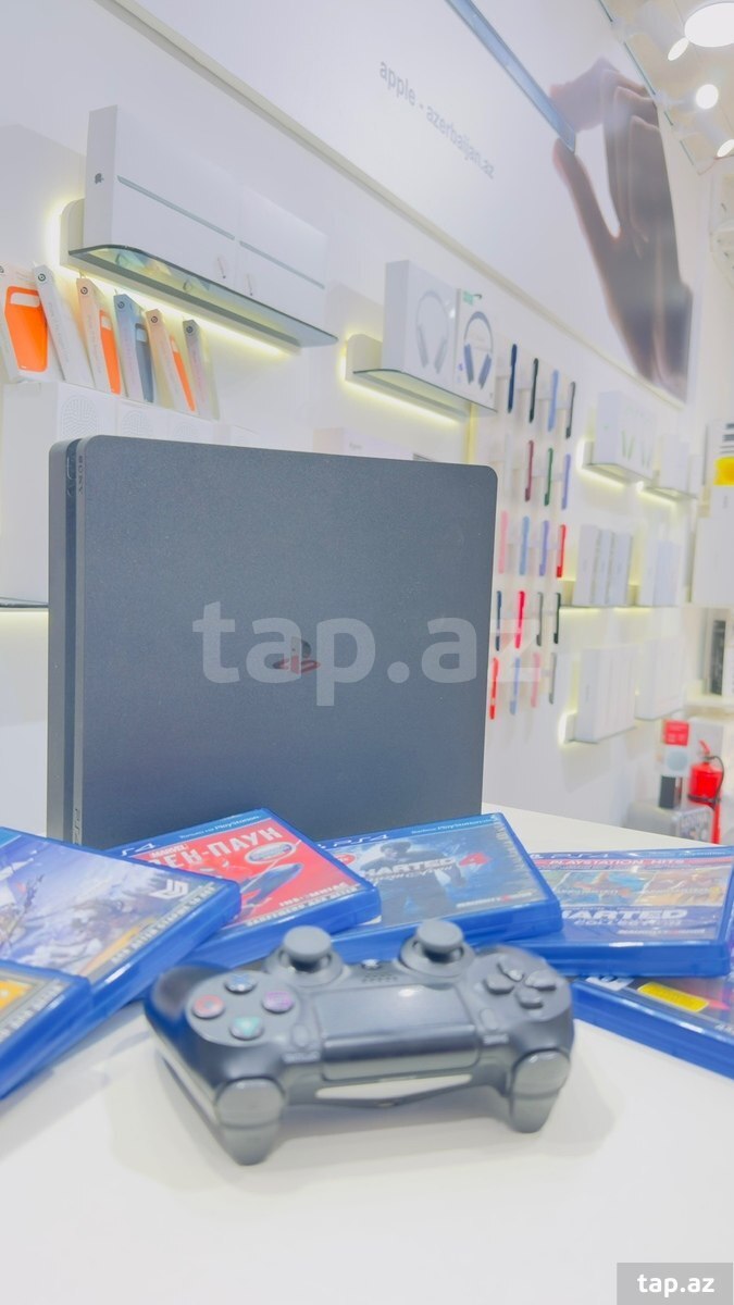 PS4 Slim 1TB (2)
