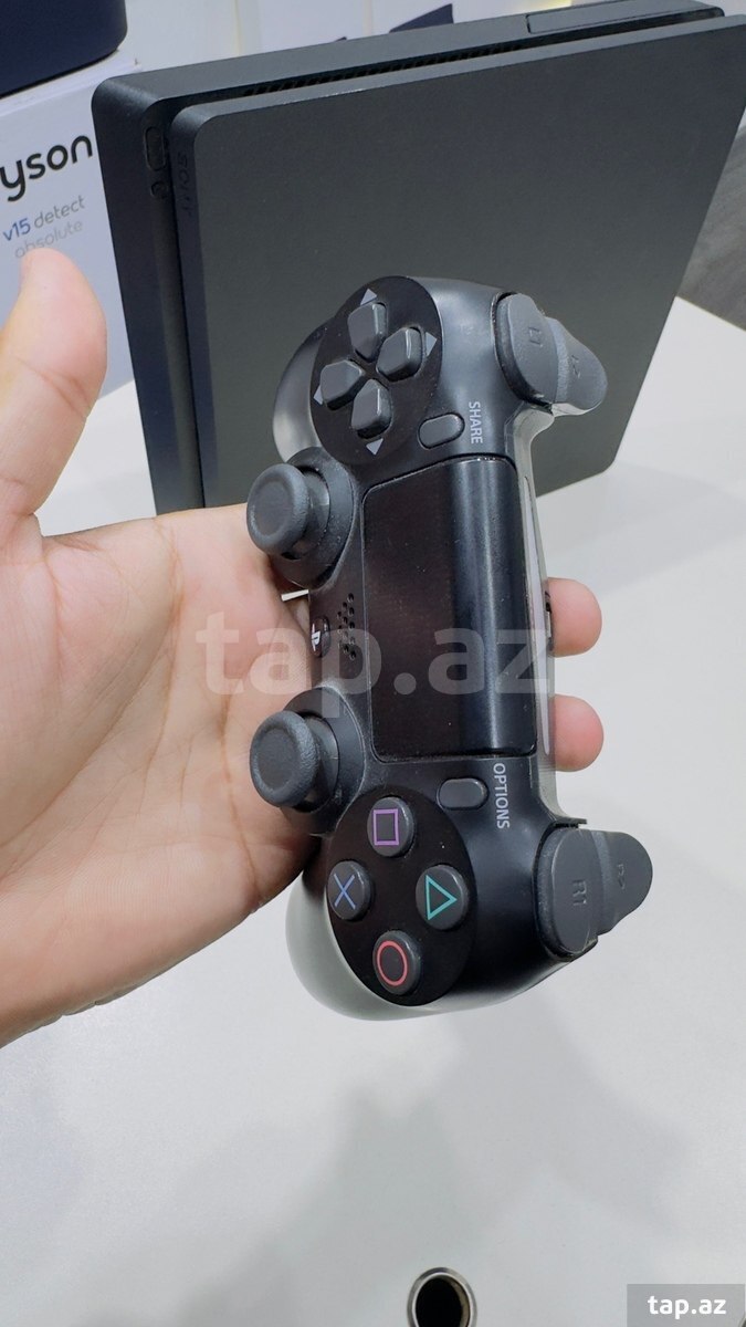 PS4 Slim 1TB (4)
