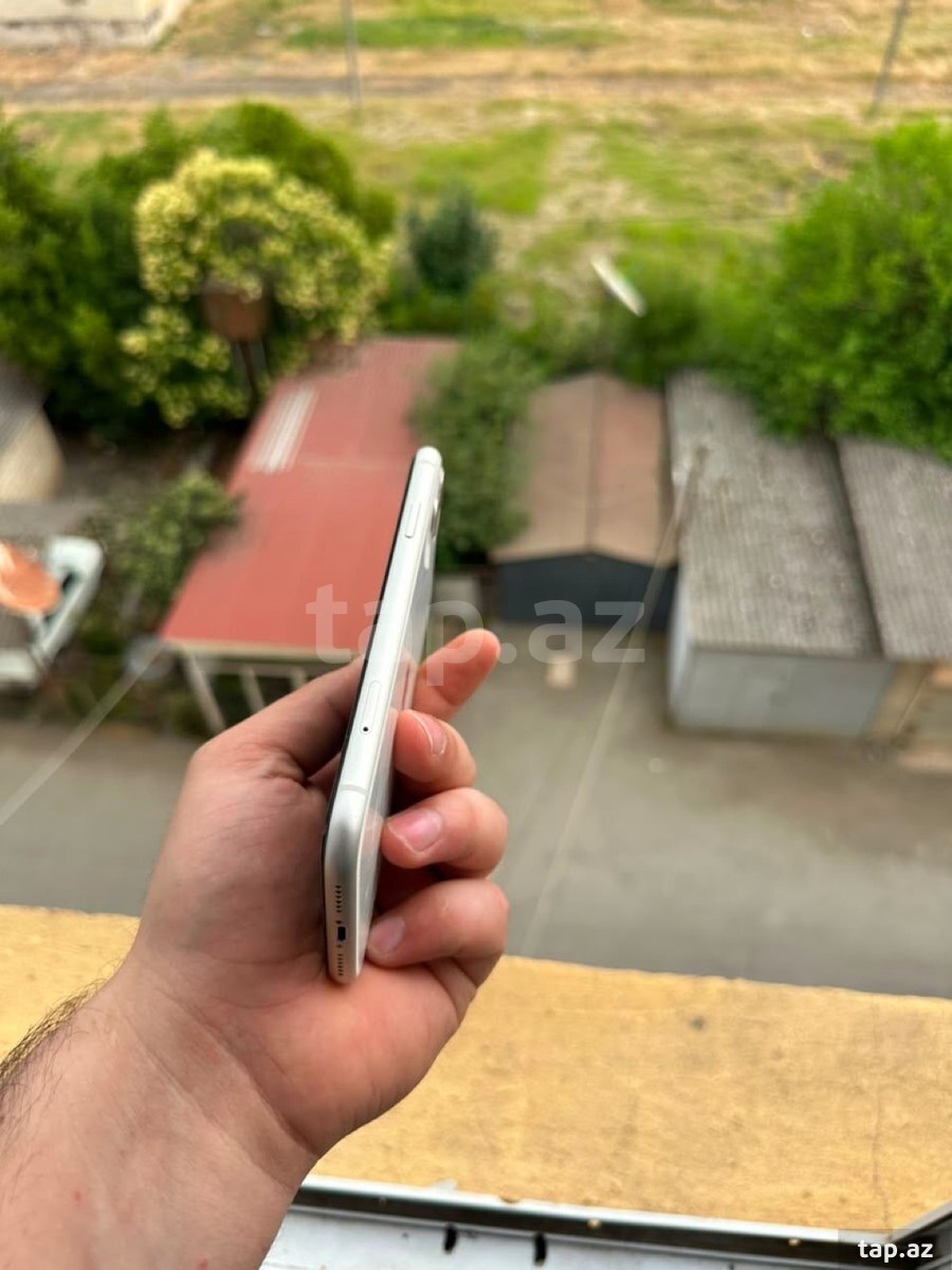 Apple iPhone 11 White 128GB/4GB (2)