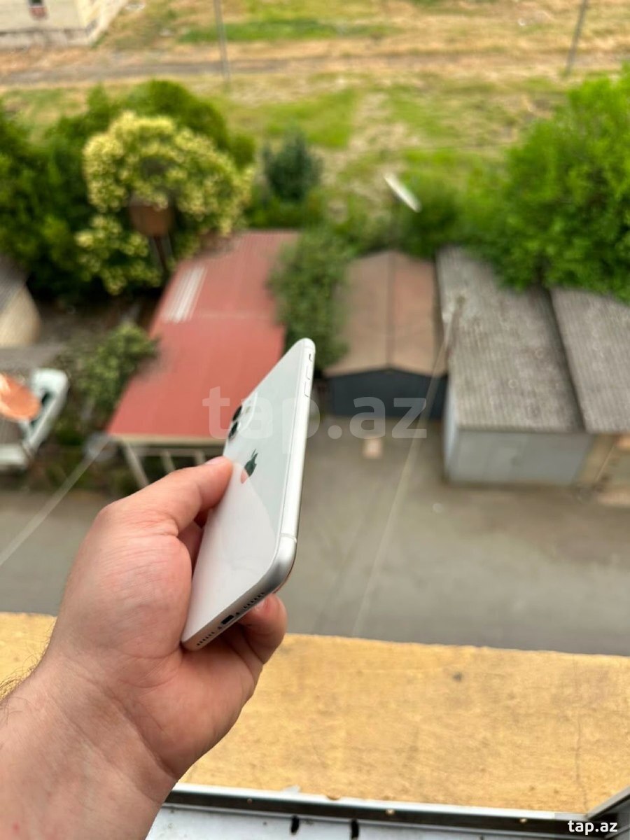 Apple iPhone 11 White 128GB/4GB (4)