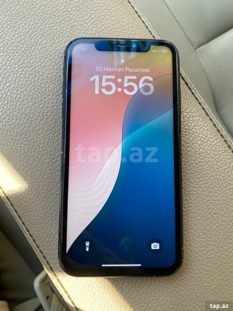 Apple iPhone XR Black 64GB/3GB (4)