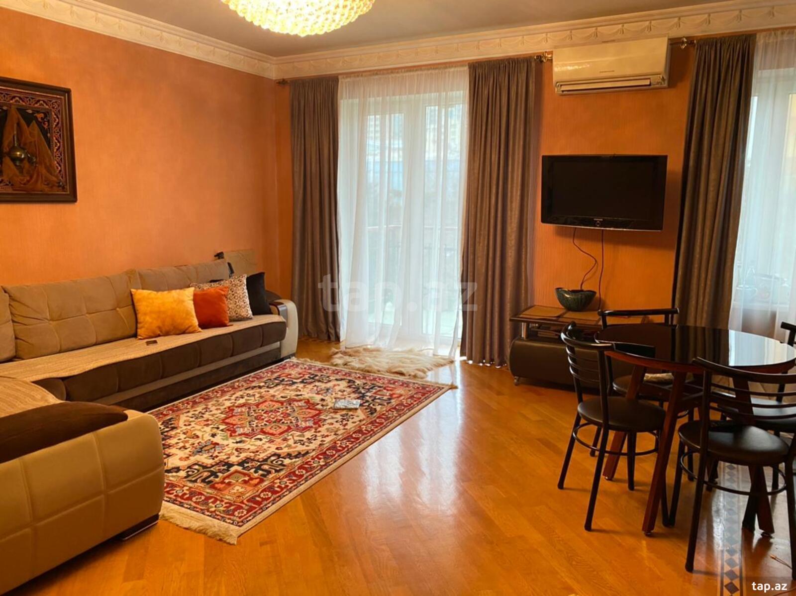 2-otaqlı mənzil kirayə verilir, R.Behbudov küç., 60 m²