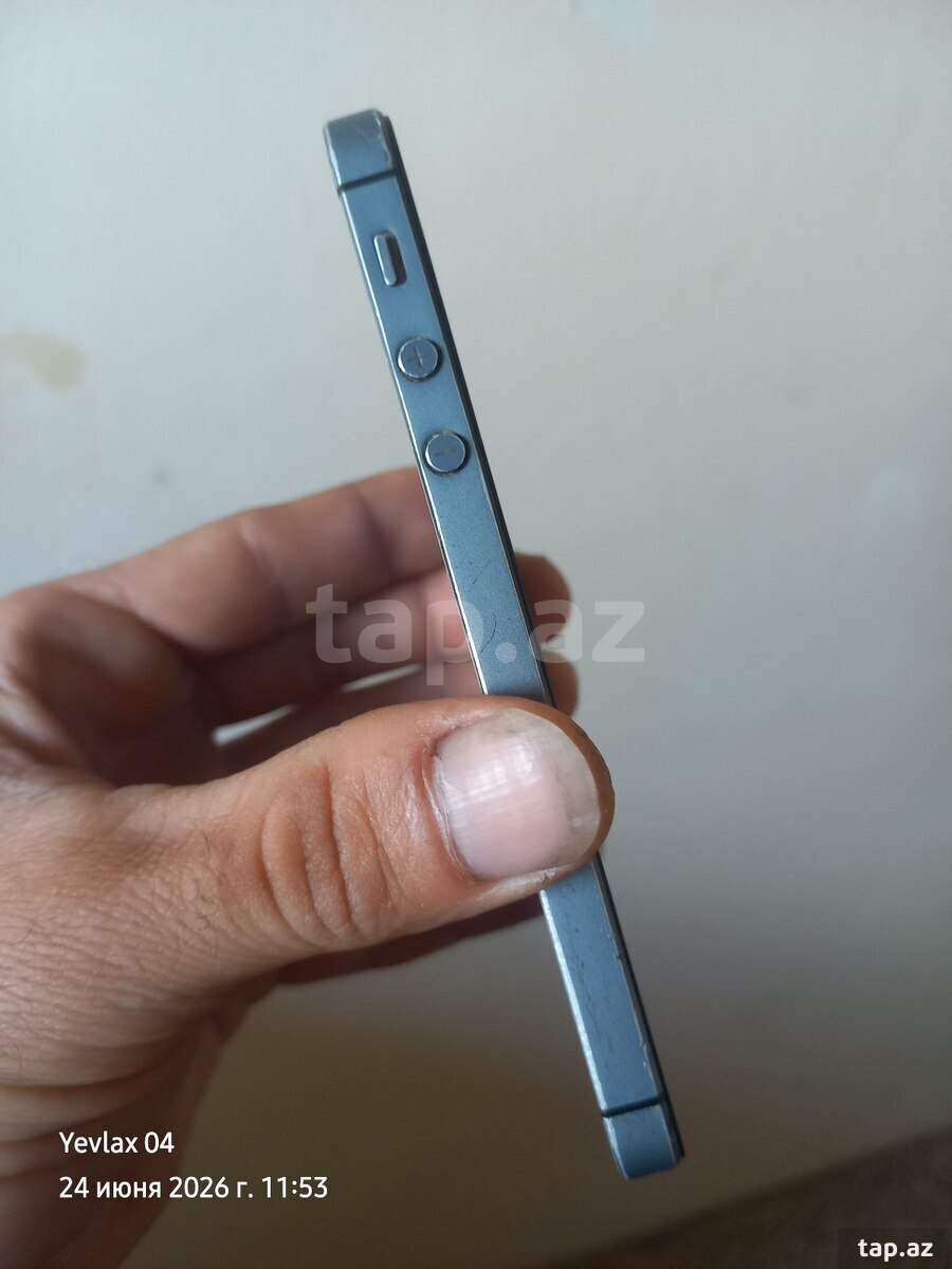 Apple iPhone 5 White/Silver 16GB (4)