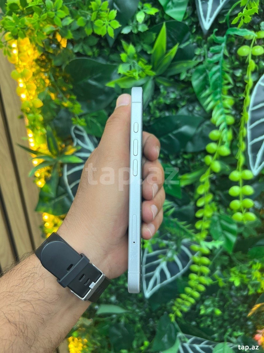 Apple iPhone 16 White 128GB/8GB (4)