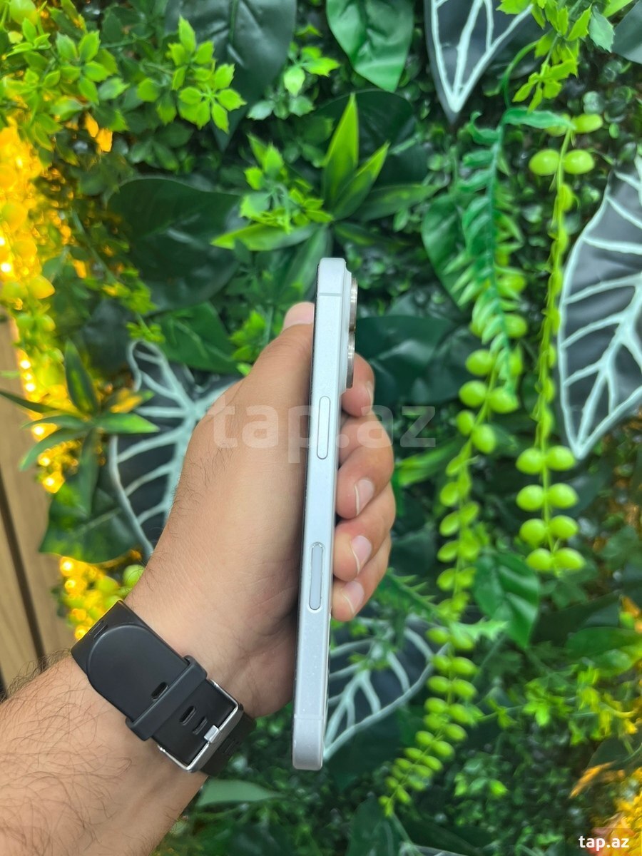 Apple iPhone 16 White 128GB/8GB (3)