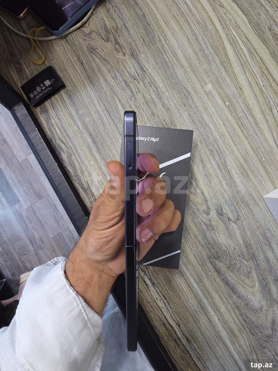 Samsung Galaxy Z Flip 7 Blue Shadow 256GB/12GB (4)
