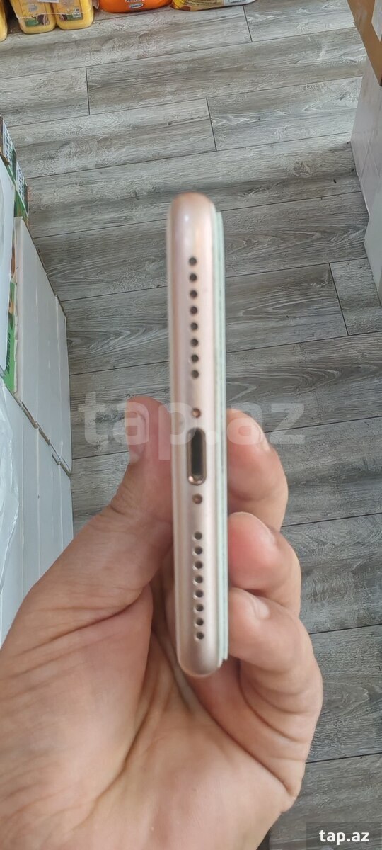 Apple iPhone 8 Plus Gold 64GB (4)