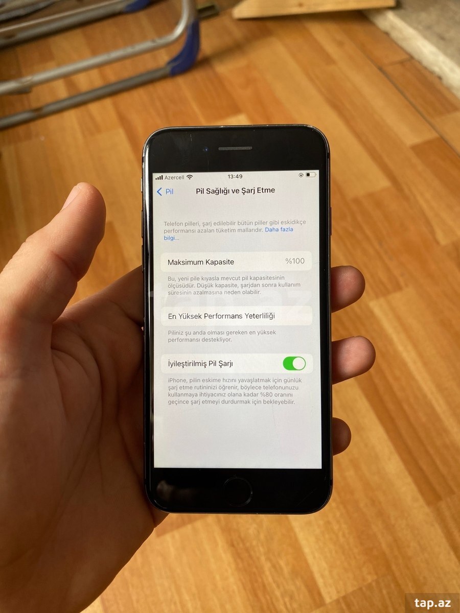 Apple iPhone 8 Space Gray 64GB (4)