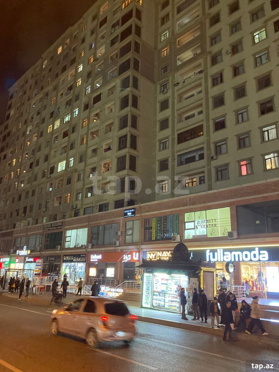 3-otaqlı yeni tikili, İnşaatçılar m., 142 m²