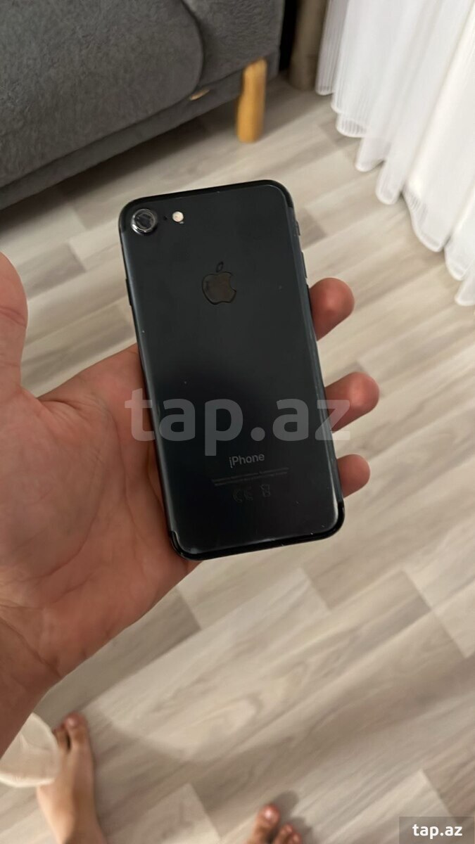 Apple iPhone 7 Black 32GB (2)
