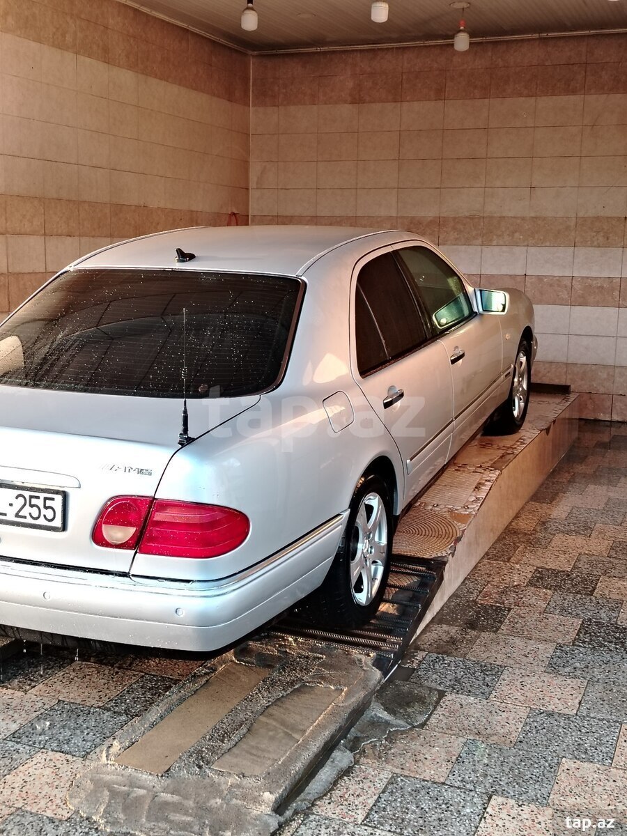 Mercedes E 240, 1997 il (6)