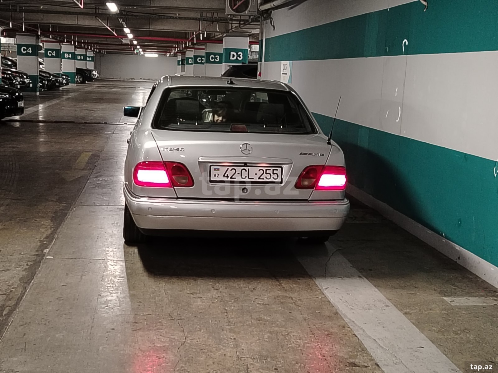 Mercedes E 240, 1997 il (9)