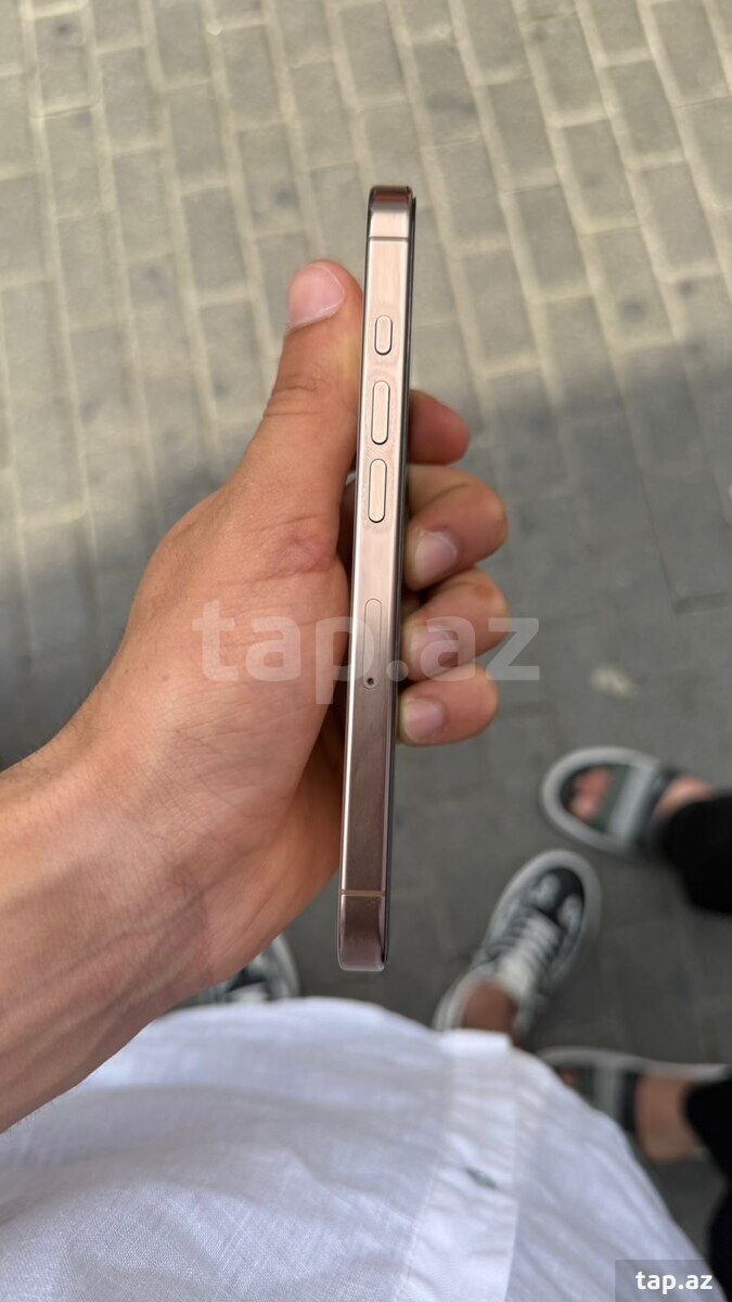 Apple iPhone 16 Pro Desert Titanium 128GB/8GB (2)